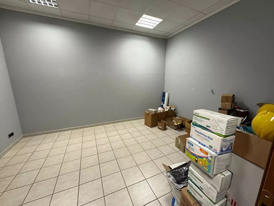 Immagine 5 di Locale commerciale in vendita  a Aulla