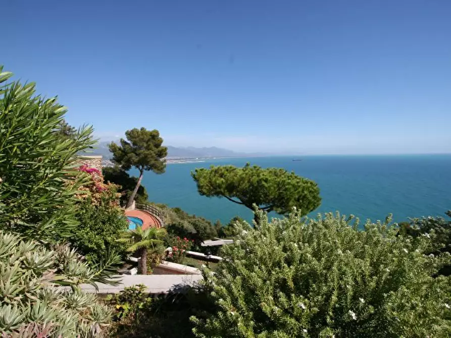 Immagine 15 di Monolocale in vendita  a Ameglia