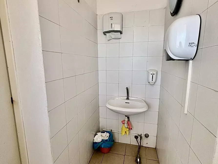 Immagine 8 di Bar / Ristorante in vendita  a Ameglia