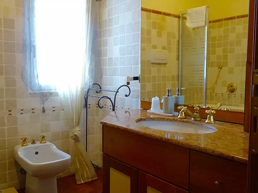 Immagine 23 di Villa in vendita  a Sarzana