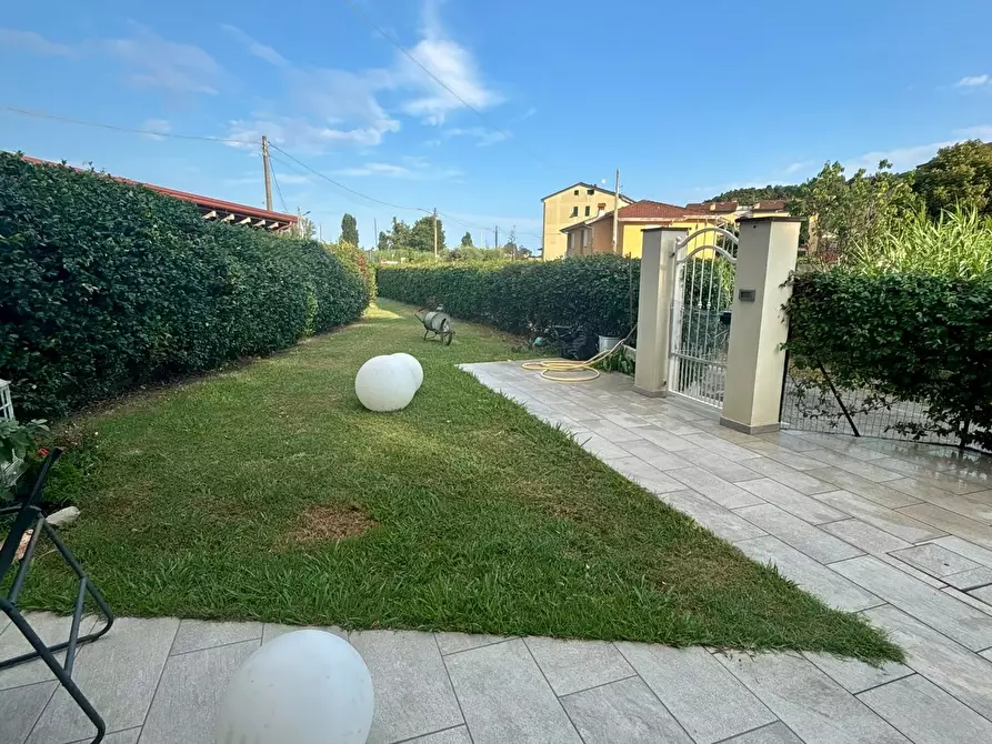 Immagine 1 di Porzione di casa in affitto  a Ameglia