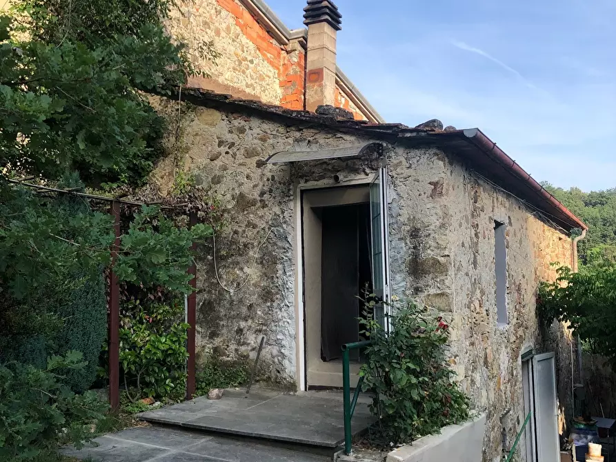 Immagine 2 di Rustico / casale in vendita  a Sarzana