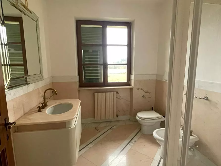 Immagine 15 di Villa in vendita  a Castelnuovo Magra