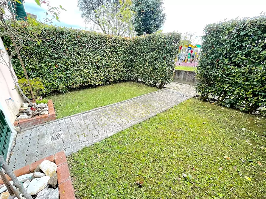 Immagine 3 di Casa semindipendente in vendita  a Ameglia