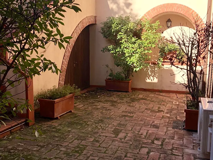 Immagine 2 di Porzione di casa in vendita  a Ameglia