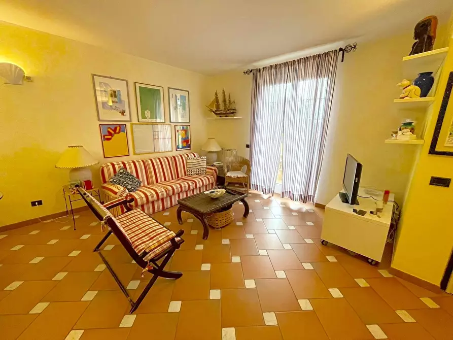 Immagine 10 di Casa semindipendente in vendita  a Ameglia