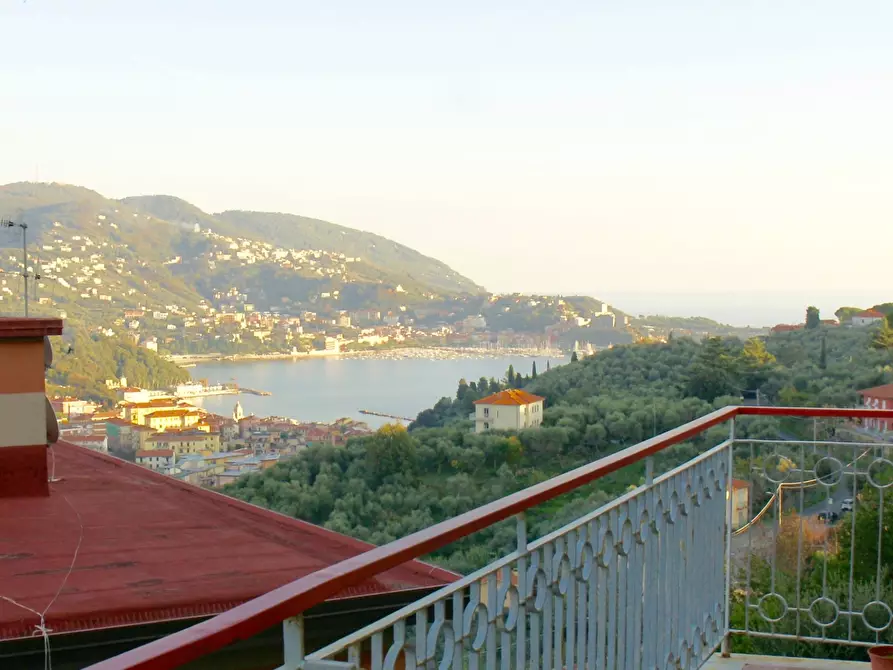 Immagine 3 di Quadrilocale in vendita  a Lerici