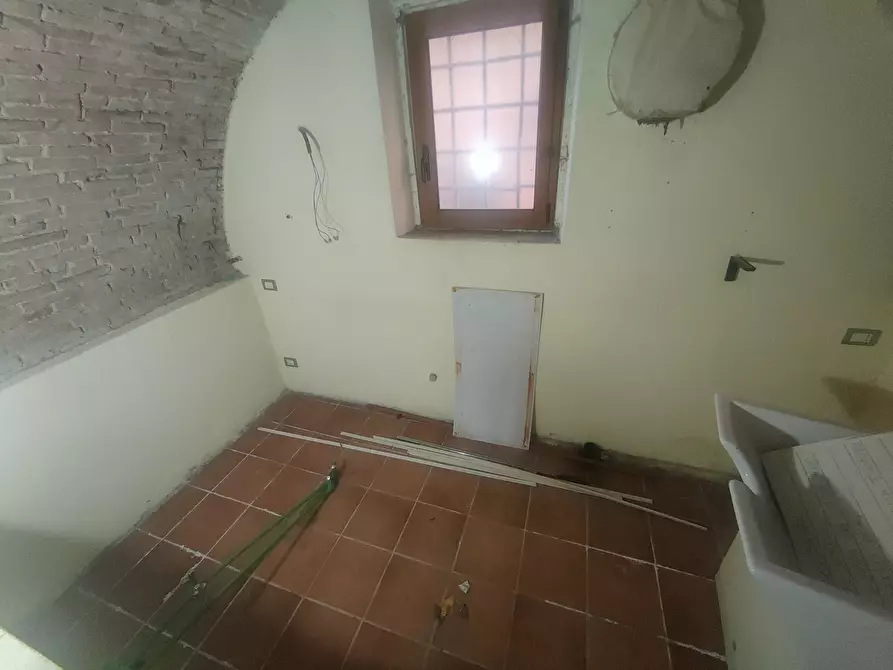 Immagine 3 di Locale commerciale in affitto  in Via Sobborgo Spina a Sarzana