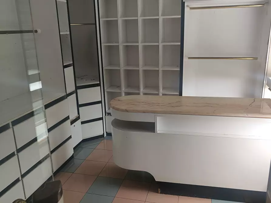 Immagine 1 di Locale commerciale in affitto  in Via Antonio Gramsci a Sarzana