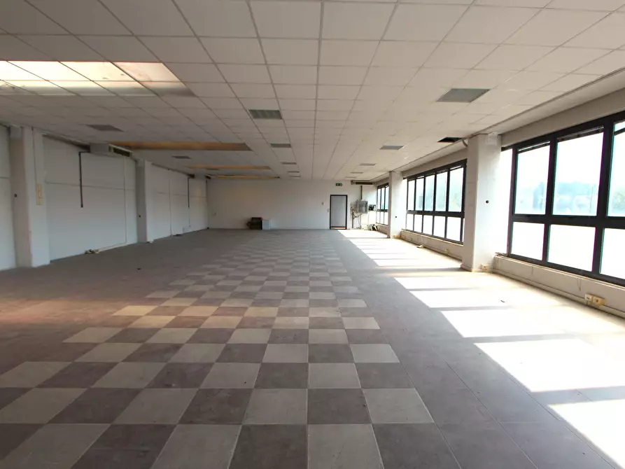Immagine 17 di Showroom in affitto  in Via Muzza a Valsamoggia