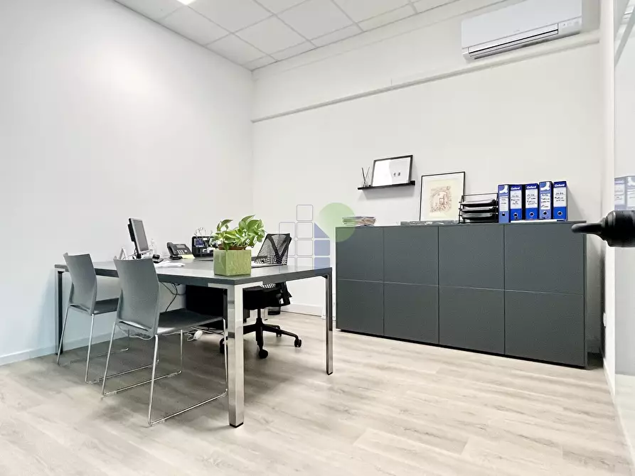 Immagine 3 di Ufficio in vendita  in Via Aurelio Nicolodi 52 a Livorno