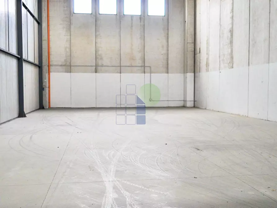 Immagine 11 di Attività artigianale in vendita  in Via della Padula 11 a Livorno