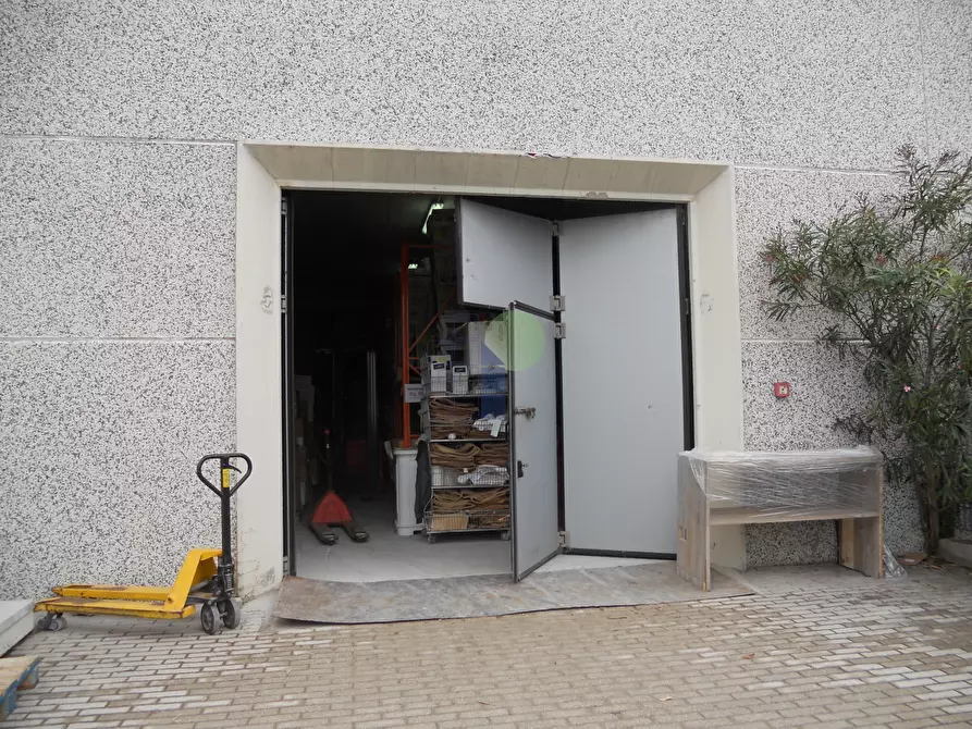 Immagine 2 di Attività artigianale in vendita  in Via Guarini a Livorno