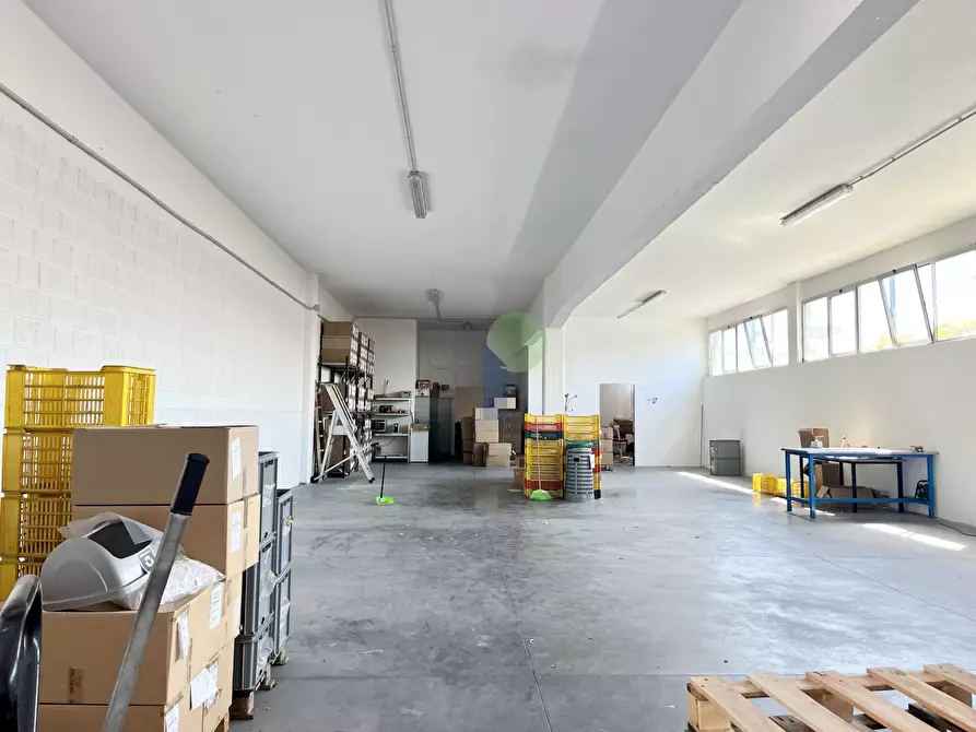 Immagine 4 di Attività artigianale in vendita  in Via Aurelio Nicolodi 46 a Livorno