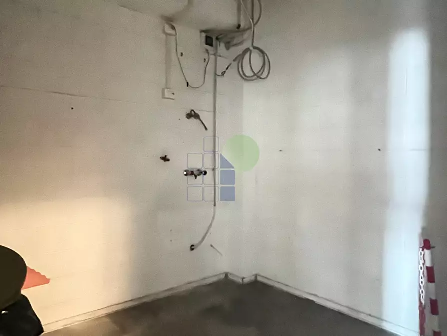 Immagine 44 di Attività artigianale in vendita  in Via  Cimarosa 55 a Livorno