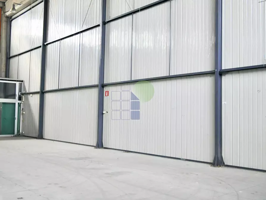 Immagine 14 di Attività artigianale in vendita  in Via della Padula 11 a Livorno