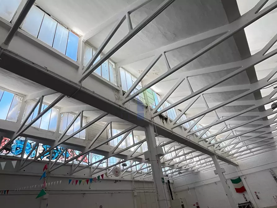 Immagine 2 di Attività artigianale in vendita  in Via Grotta delle Fate 89 a Livorno