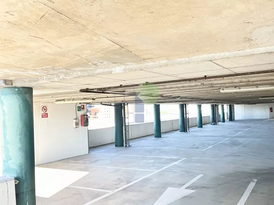 Immagine 4 di Garage in vendita  in Via delle Cateratte a Livorno