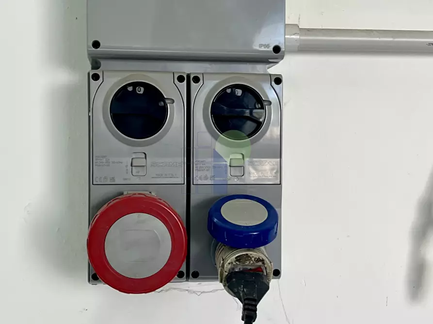 Immagine 6 di Attività artigianale in affitto  in Via Aurelio Nicolodi 46 a Livorno