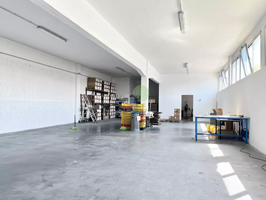 Immagine 6 di Attività artigianale in vendita  in Via Aurelio Nicolodi 46 a Livorno
