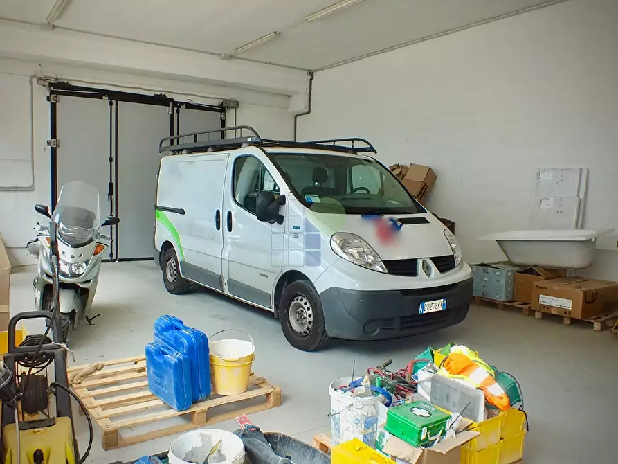 Immagine 8 di Attività artigianale in vendita  in Via Guarini a Livorno