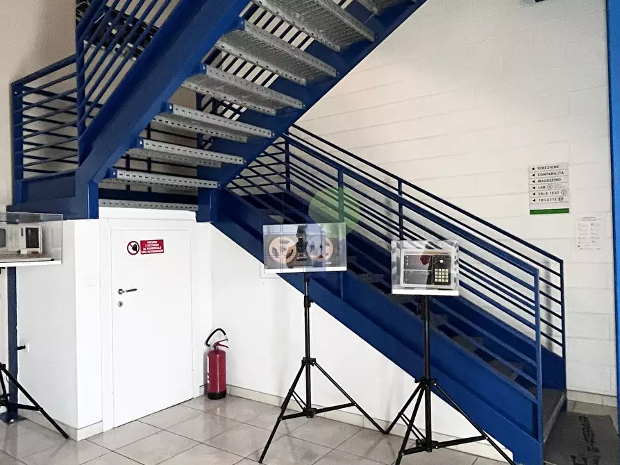 Immagine 7 di Attività artigianale in affitto  in Via  Cimarosa 55 a Livorno