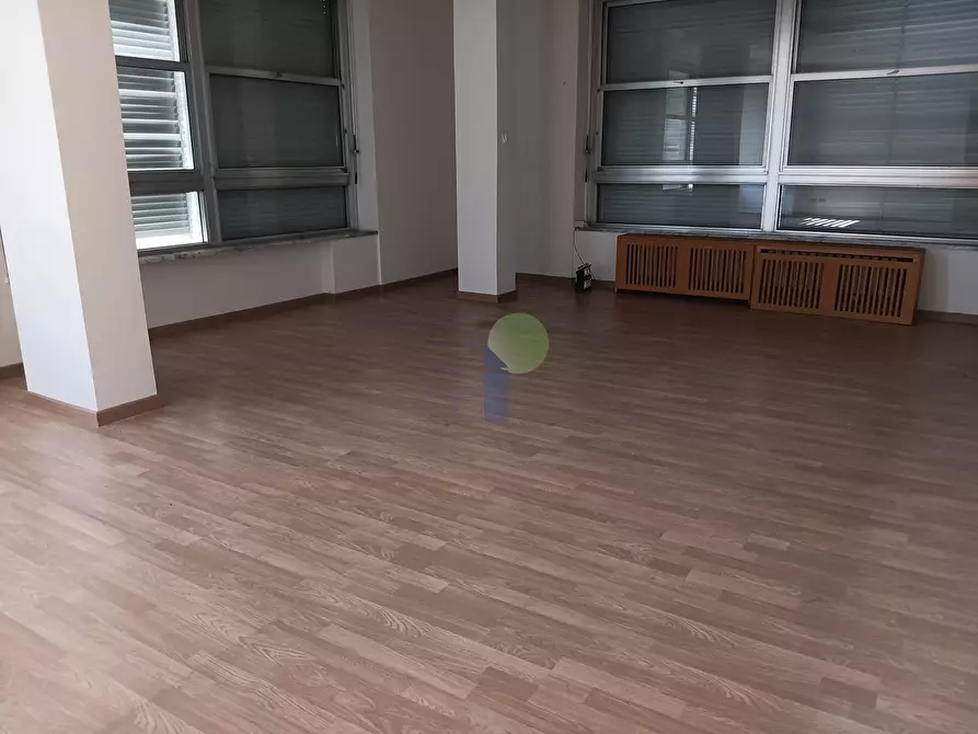 Immagine 3 di Ufficio in vendita  in Piazza Cavour 21 a Livorno