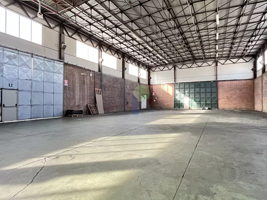 Immagine 11 di Attività artigianale in affitto  in Via Del Marzocco 40 a Livorno