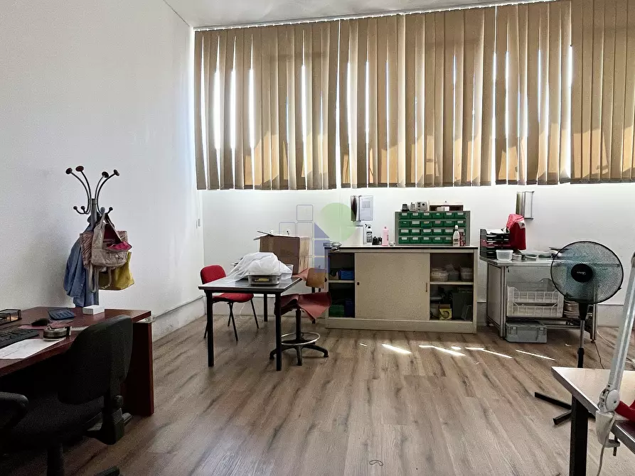 Immagine 11 di Attività artigianale in vendita  in Via Aurelio Nicolodi 46 a Livorno