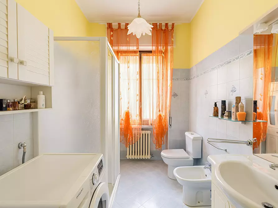 Immagine 11 di Bilocale in vendita  in Via Venezia a Dormelletto