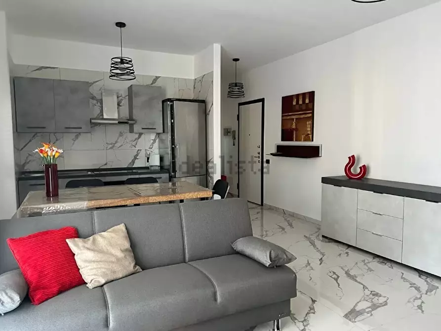 Immagine 1 di Bilocale in affitto  in Via Lago di Garda 1 a Arona