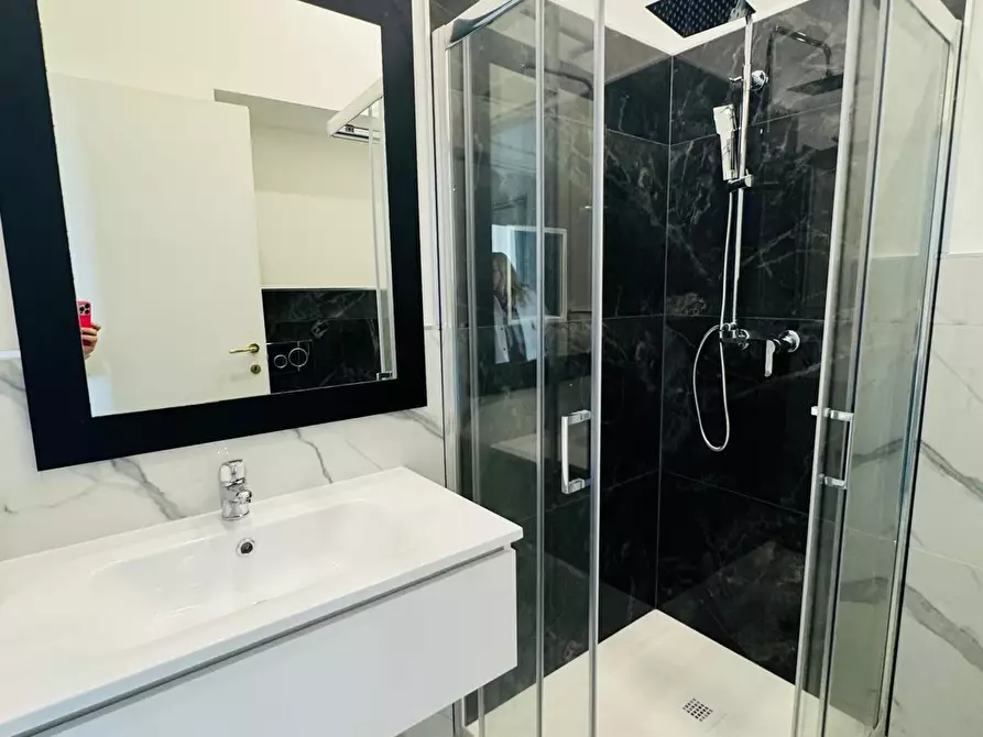 Immagine 16 di Pentalocale in affitto  a Arona