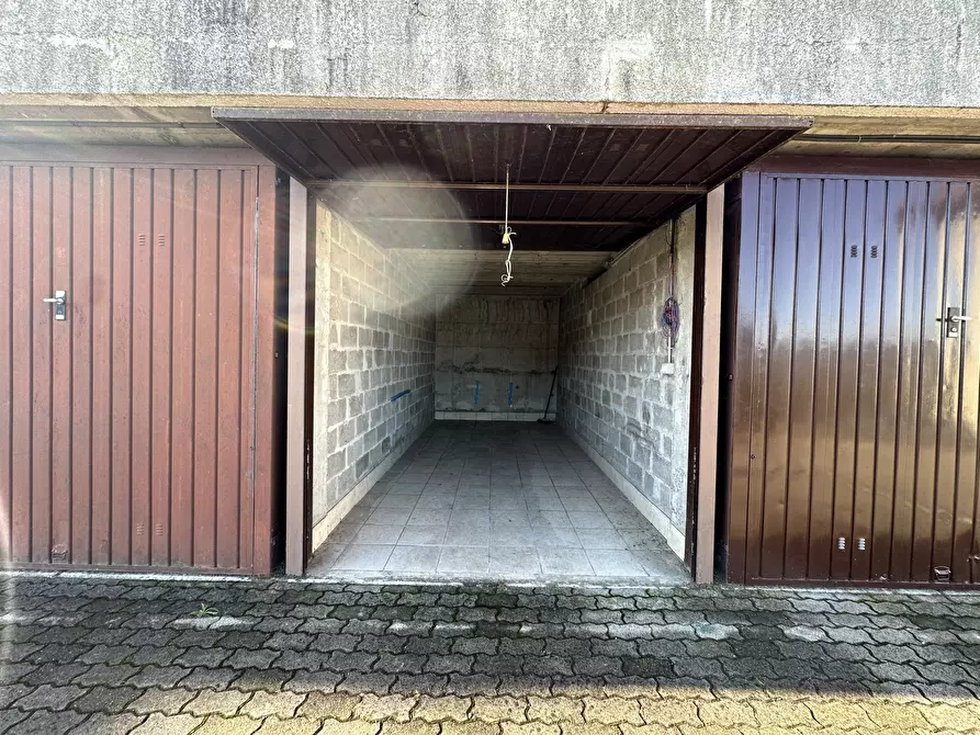Immagine 2 di Garage in affitto  in Via Federico Tesio 1 a Dormelletto