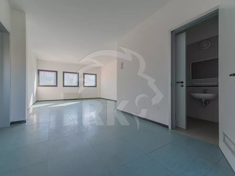 Immagine 2 di Laboratorio in affitto  a Bologna