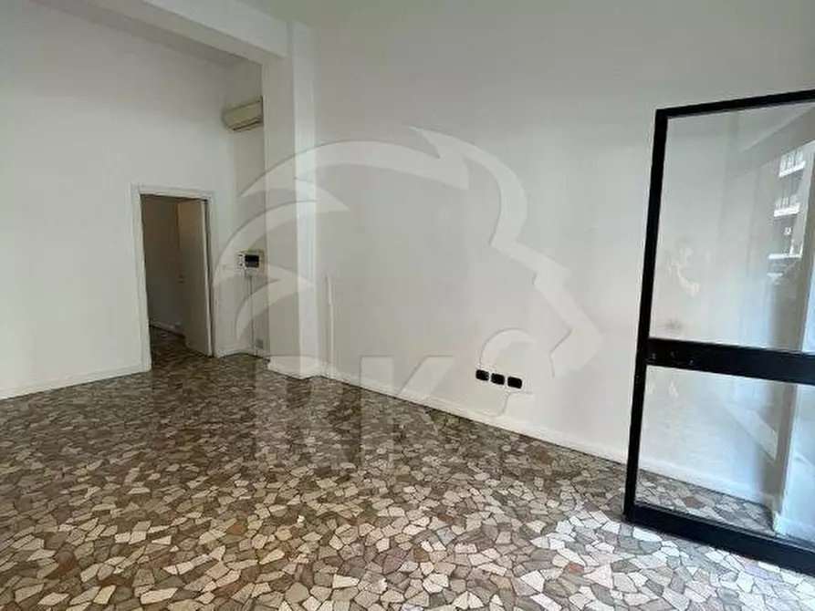 Immagine 47 di Locale commerciale in affitto  in via Milazzo a Bologna