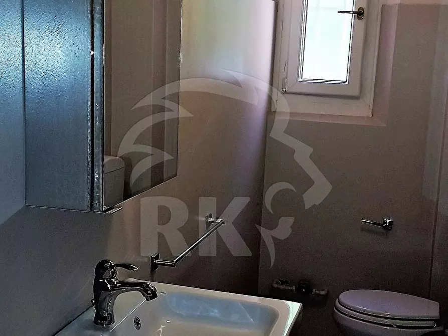 Immagine 11 di Pentalocale in affitto  a Bologna