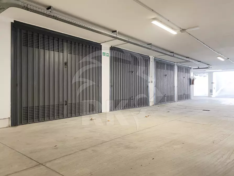 Immagine 21 di Locale commerciale in vendita  in Viale Cinque Martiri 12 a Mirandola