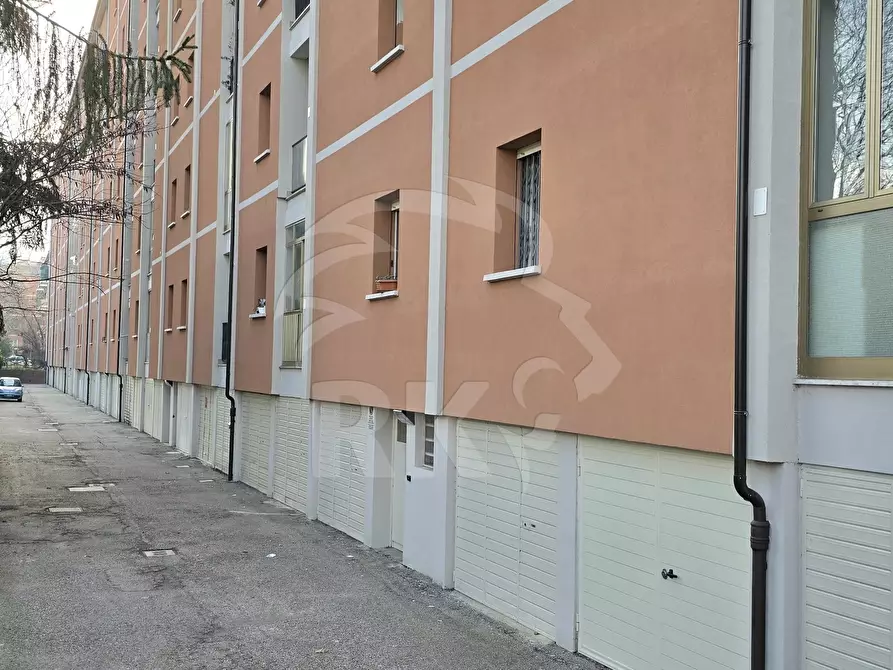 Immagine 27 di Pentalocale in vendita  in via cellini 11 a Bologna