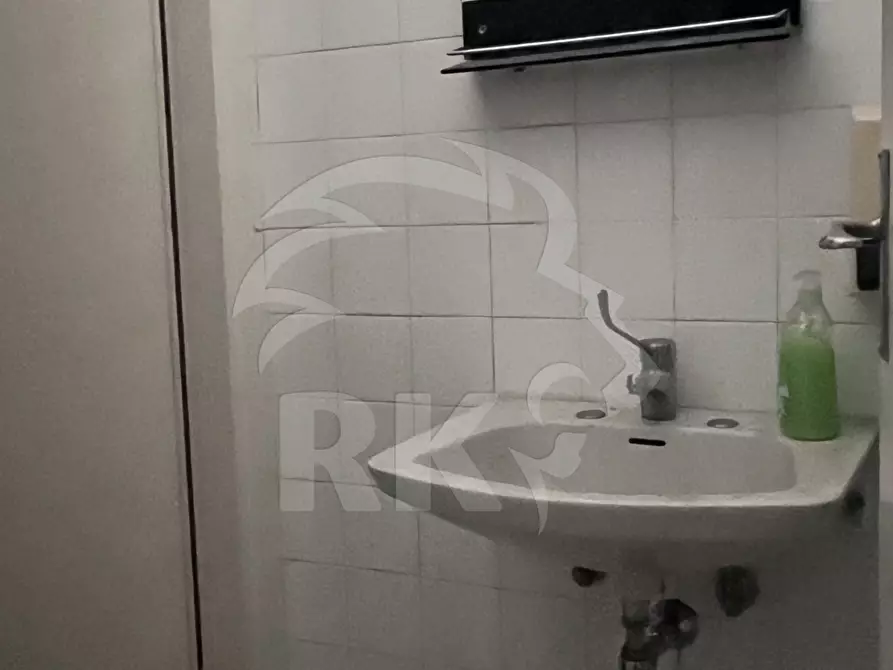 Immagine 11 di Locale commerciale in vendita  in VIA del PAVONE 73 a Ferrara