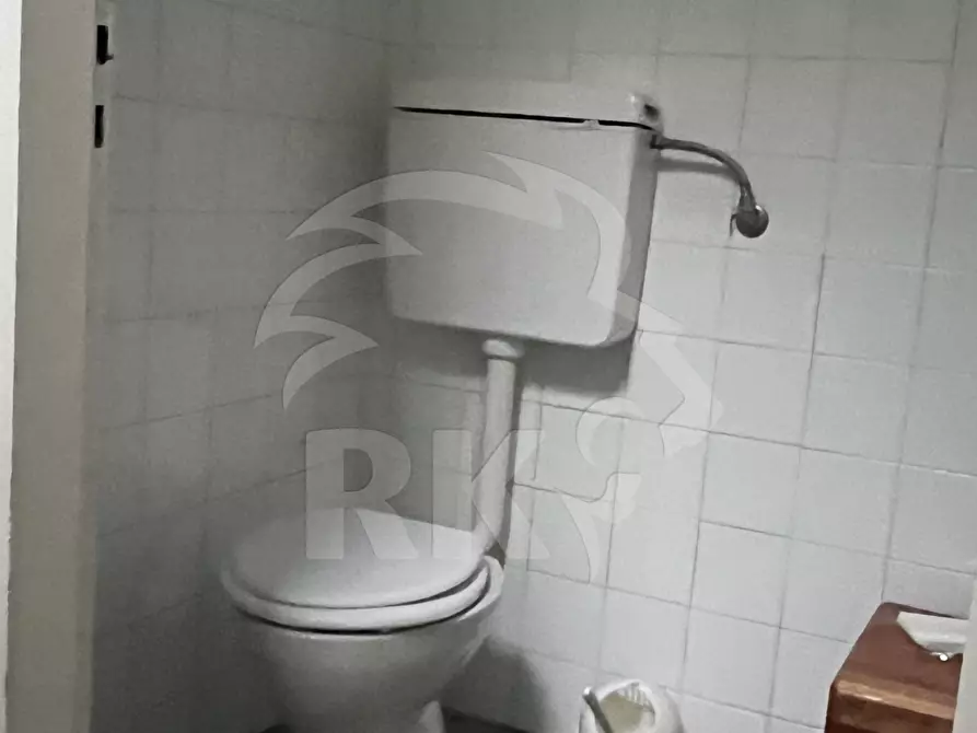 Immagine 12 di Locale commerciale in vendita  in VIA del PAVONE 73 a Ferrara