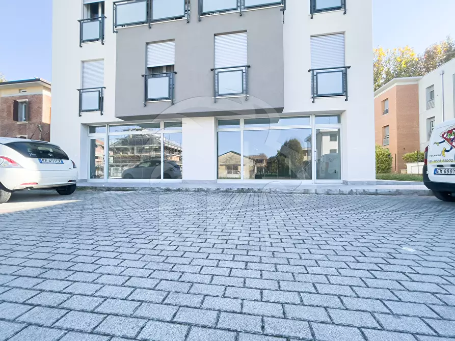 Immagine 14 di Locale commerciale in vendita  in Viale Cinque Martiri 12 a Mirandola