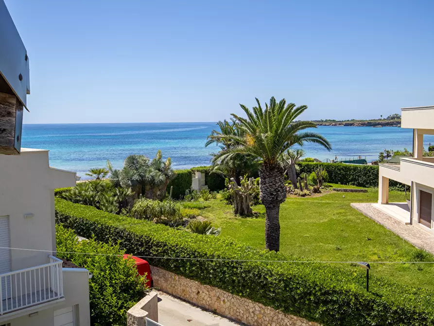 Immagine 1 di Villa in vendita  in Via Taormina 37 a Siracusa