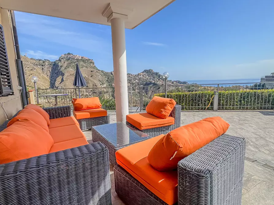 Immagine 21 di Villa in vendita  in Via Crocefisso 16 a Taormina