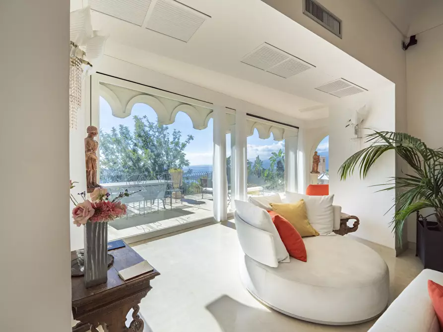 Immagine 83 di Villa in vendita  in Salita Giafari 25 a Taormina