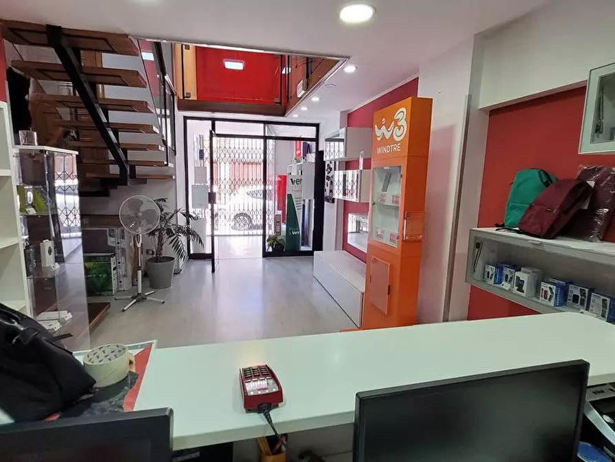 Immagine 3 di Locale commerciale in vendita  in via V.Emanuele 1740 a Canicattini Bagni