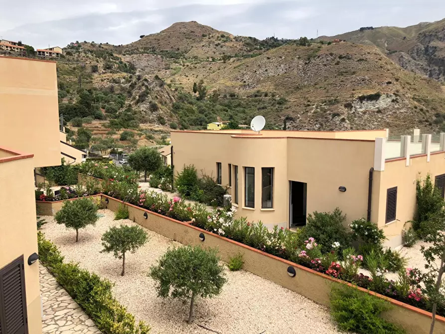 Immagine 49 di Villa in vendita  in Via Roma 21 a Taormina