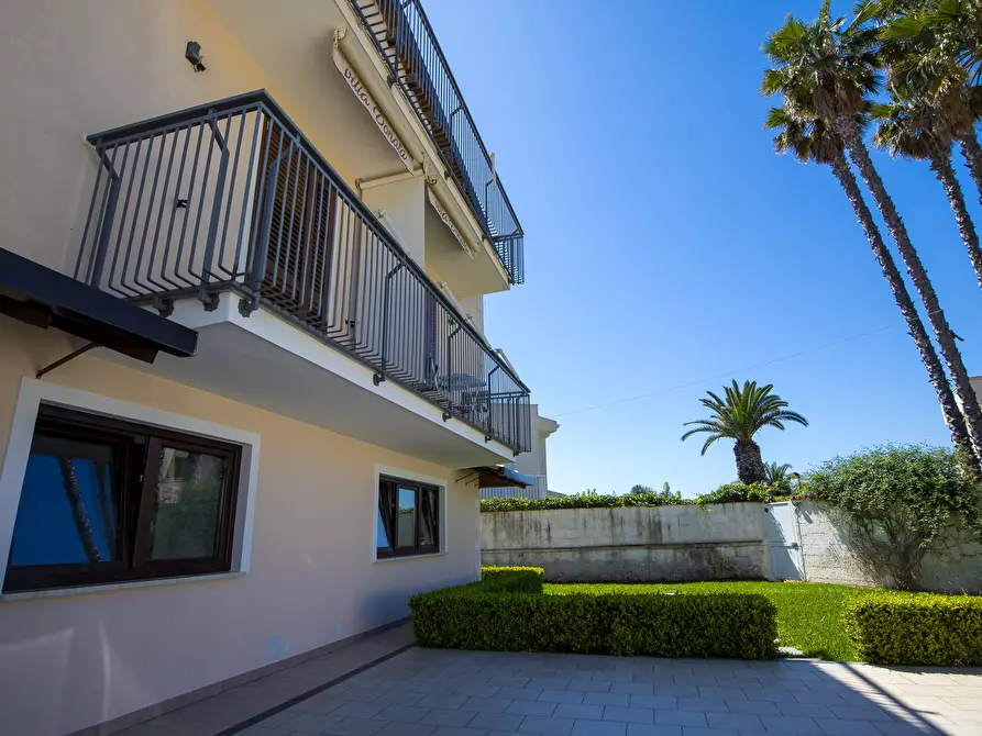 Immagine 5 di Villa in vendita  in Via Taormina 37 a Siracusa