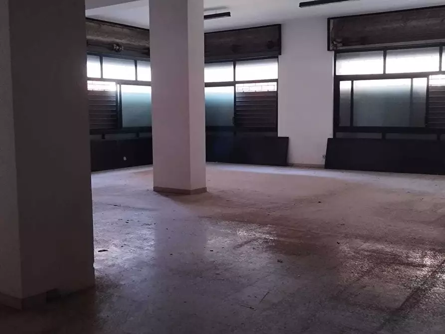 Immagine 10 di Locale commerciale in vendita  a Siracusa