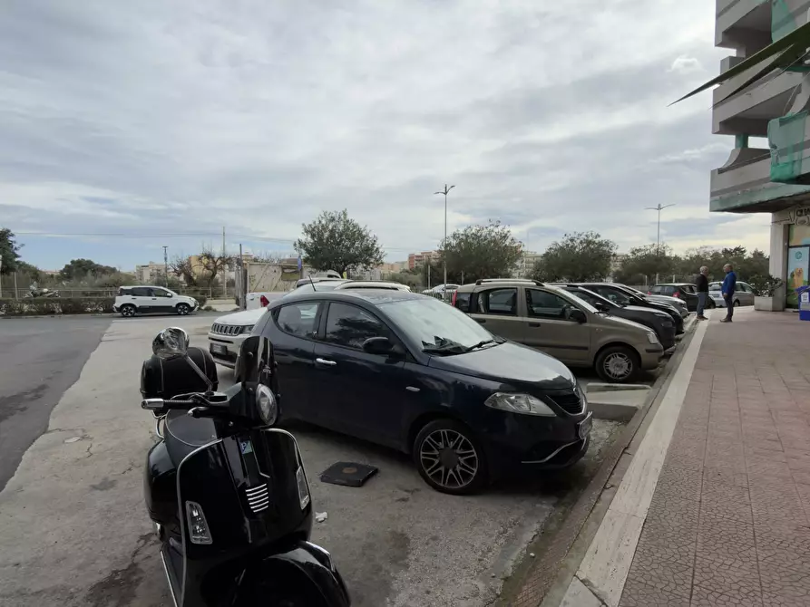 Immagine 4 di Locale commerciale in vendita  in VIALE SCALA GRECA 79 a Siracusa