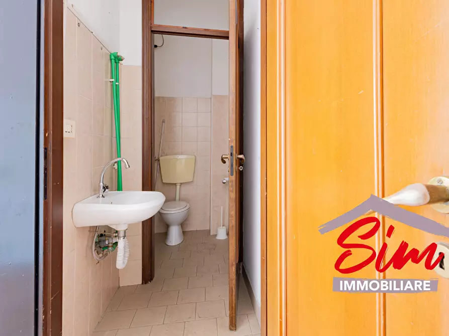 Immagine 25 di Locale commerciale in affitto  in via perazzi snc a Novara